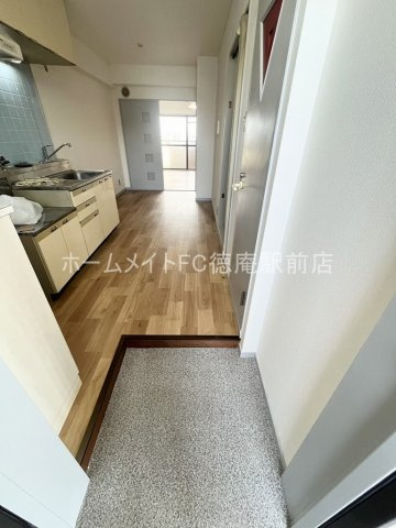 鶴見緑地ハイツ弐番館の玄関