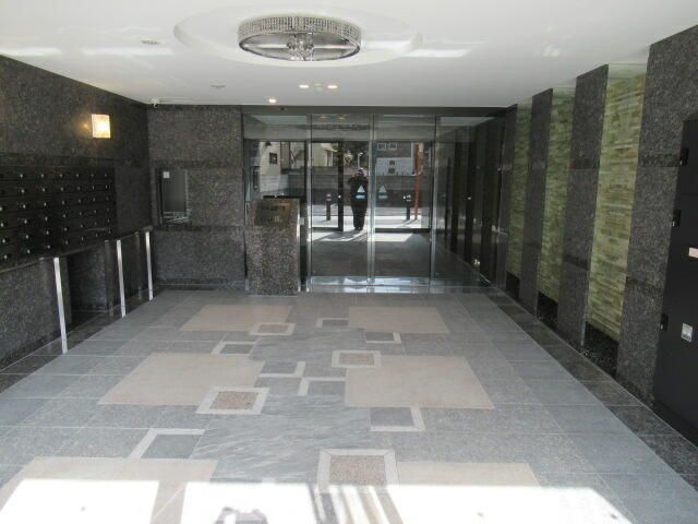 ルーブル板橋泉町壱番館のエントランス