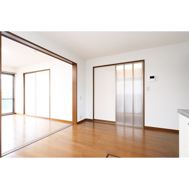 フォンテーヌ宮ノ陣Ⅲ A棟の居間・リビング|ゆったり過ごせるリビングです