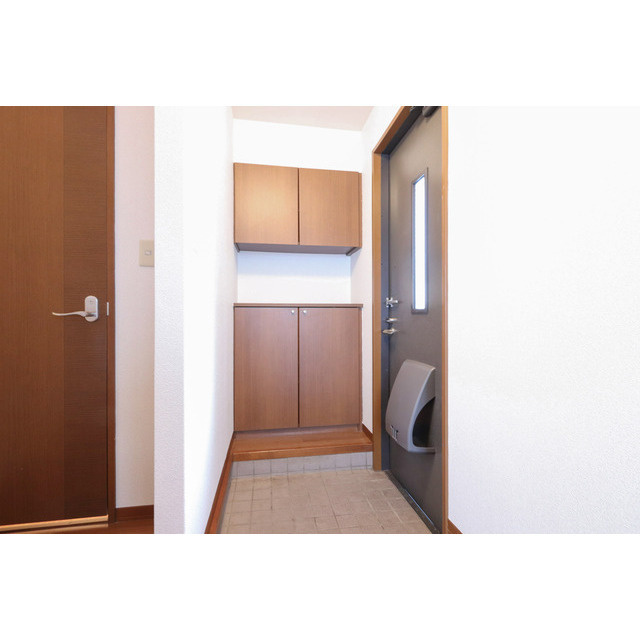 フォンテーヌ宮ノ陣Ⅲ A棟の玄関|シンプルで使いやすい玄関です