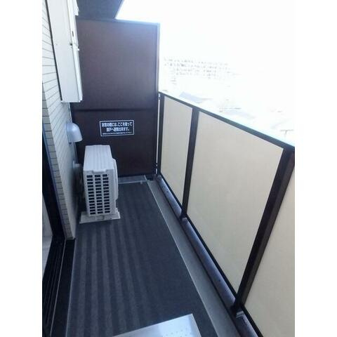 SQUARE CITY TSURUMI VEELKLEURIGのバルコニー