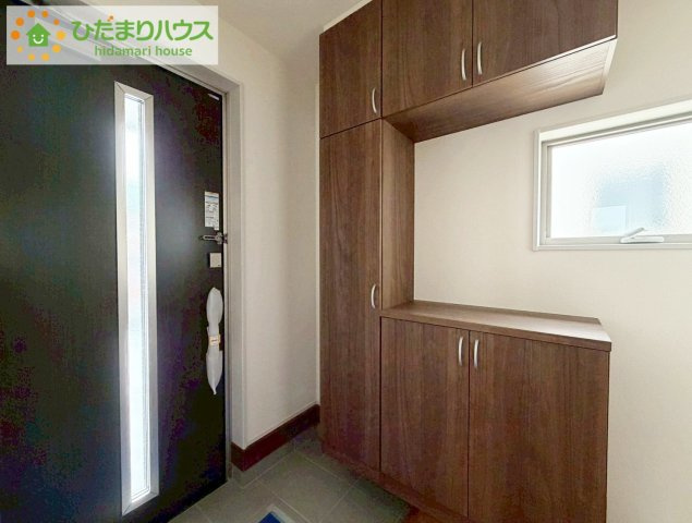 郡山市亀田２丁目第２　新築戸建　2号棟の玄関|玄関がひろいので親子で並んで仲良く靴が履けますね(^^)/