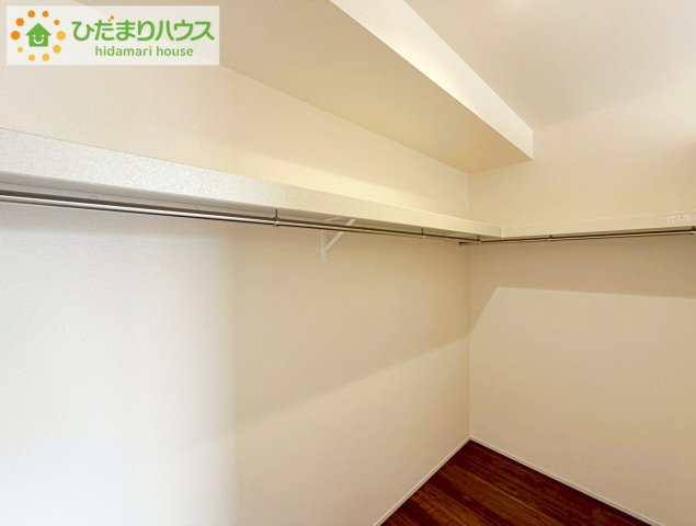 郡山市亀田２丁目第２　新築戸建　2号棟の収納|ママに人気のウォークインクローゼット付き！
コートやジャケットはもちろん、季節物や布団なども全部収納できちゃいます(^^)/