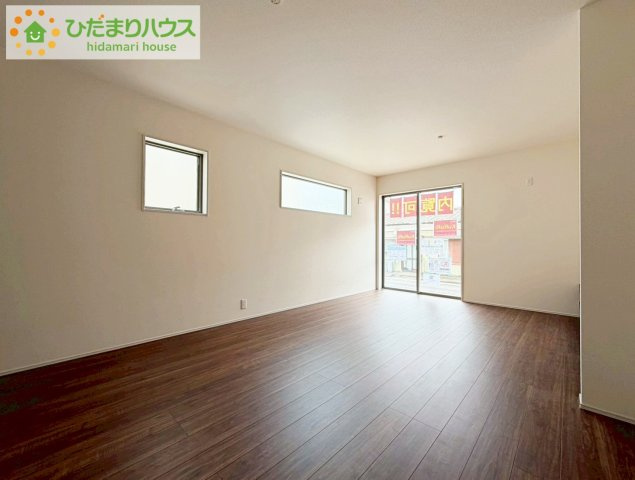 郡山市亀田２丁目第２　新築戸建　2号棟の居間・リビング|お子様が元気に遊べる広々としたリビングです。