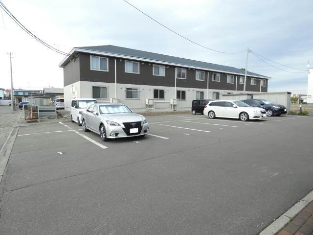 グランドールG館の駐車場