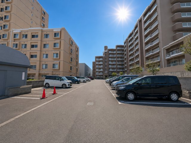 ロピア東麻生の駐車場
