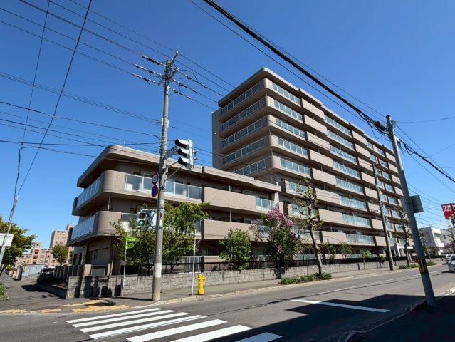 ロピア東麻生の外観