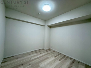 子供部屋…創造性や成長を促す遊びの空間を提供。学習や趣味に集中できる環境を整えます。個別のプライベートスペースは自己表現と自立心を育み、心地よい睡眠環境を整えリラックスできる場所を提供。