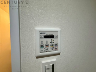 暖房機能があるため、冬場でも温かい浴室で入浴でき、乾燥機能があるため、水気を素早く取り除けます。また、換気機能があるため、湿気を素早く排出してカビや雑菌の発生を防ぐことができます。