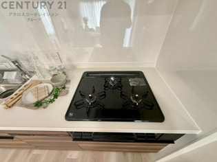 多数の調理器具を同時に使用でき、料理の効率化が可能。省エネで節約になり、様々な料理スタイルに適応できます。また、火力調整が独立しており、手入れや掃除もしやすく、今よりもっとお料理が楽しくなるかも。