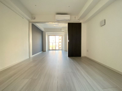 【居間・リビング】 | ヴァレッシア上野NorthCity | こちらの居間で趣味の時間をお楽しみください