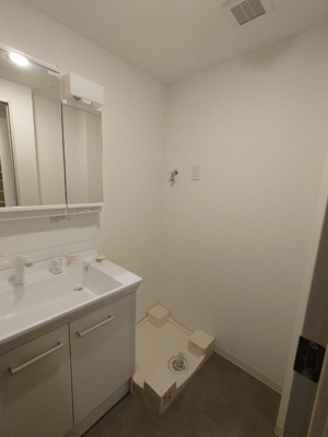 【独立洗面台】 | ヴァレッシア上野NorthCity | 独立洗面台、朝の身支度には欠かせません