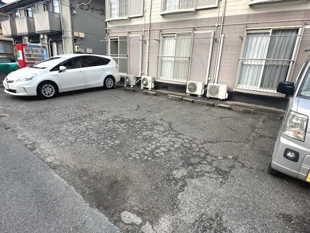 ストリーム津島の駐車場