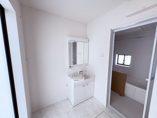 HT沖縄市東1丁目（全3棟）A号棟　お得なキャンペーン中♪の玄関