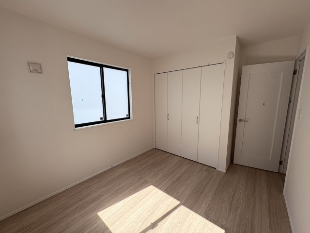 HT沖縄市東1丁目（全3棟）A号棟　お得なキャンペーン中♪の洋室