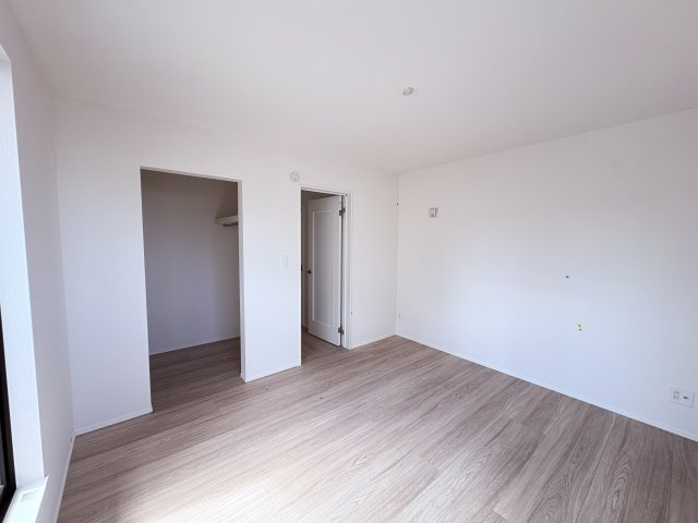 HT沖縄市東1丁目（全3棟）A号棟　お得なキャンペーン中♪の洋室