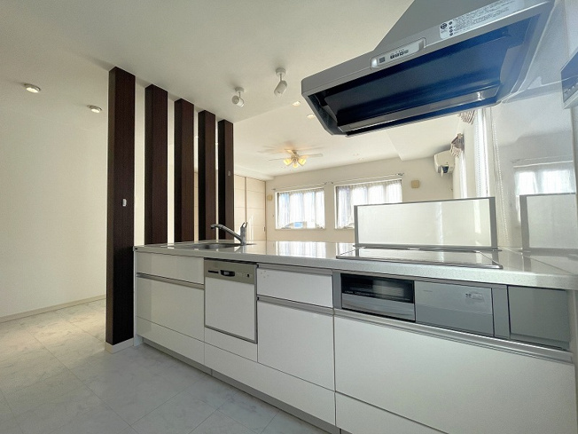 【キッチン】 | 板橋区赤塚5丁目　中古一戸建住宅　（成増店） | 家事をサポートする食洗機付キッチン
