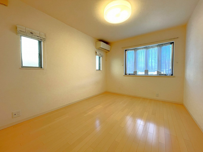 【子供部屋】 | 板橋区赤塚5丁目　中古一戸建住宅　（成増店） | 2面採光なので日当たり良好です
