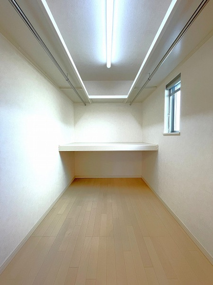 【収納】 | 板橋区赤塚5丁目　中古一戸建住宅　（成増店） | WICは収納量も増え室内をさらに広くおつかいいただけます
