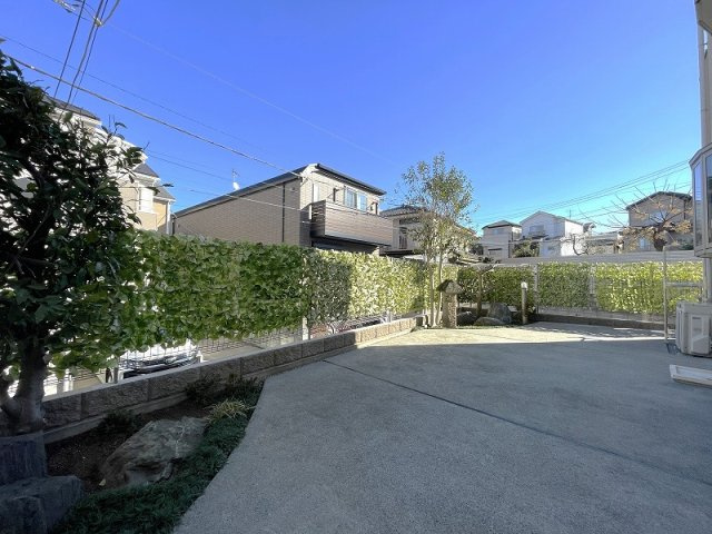 【庭】 | 板橋区赤塚5丁目　中古一戸建住宅　（成増店） | ガーデニングも楽しめるお庭付き
