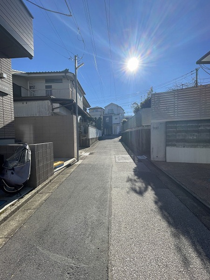 【前面道路含む現地写真】 | 板橋区赤塚5丁目　中古一戸建住宅　（成増店） | 都心部へ好アクセス　豊かな住環境
