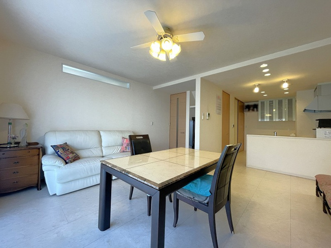 【居間・リビング】 | 板橋区赤塚5丁目　中古一戸建住宅　（成増店） | 自然と家族が集まる心地よい空間
