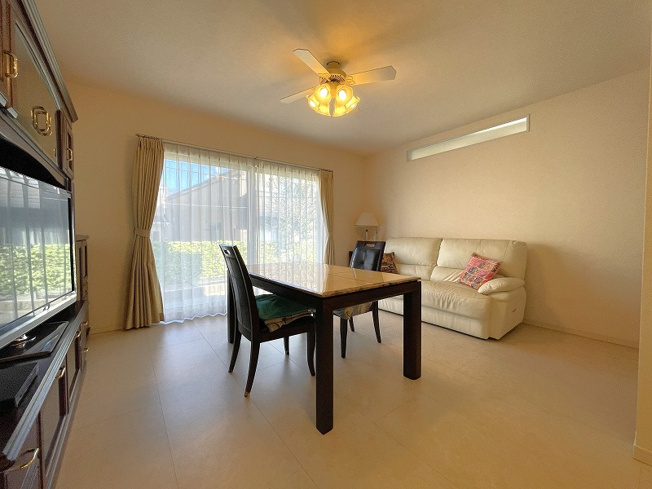 【居間・リビング】 | 板橋区赤塚5丁目　中古一戸建住宅　（成増店） | LDK18帖とゆったりくつろぎのマイホーム
