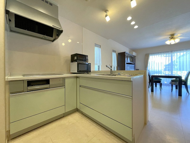 【キッチン】 | 板橋区赤塚5丁目　中古一戸建住宅　（成増店） | コミュニケーションのといりやすい対面キッチン
