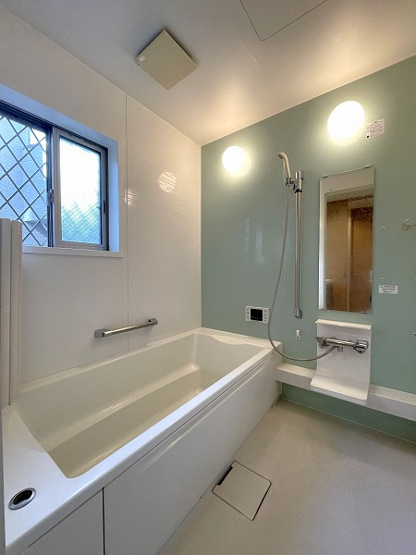 【浴室】 | 板橋区赤塚5丁目　中古一戸建住宅　（成増店） | 一日の疲れを癒す浴室は機能的なシステムバスルーム
