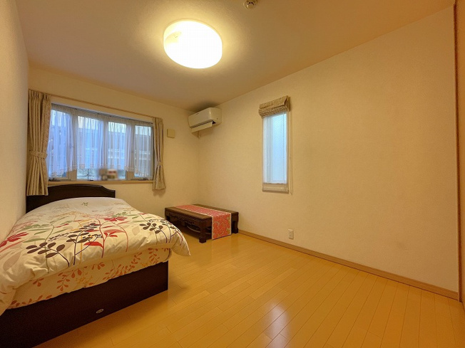 【寝室】 | 板橋区赤塚5丁目　中古一戸建住宅　（成増店） | クローゼットがあり収納量も豊富です

