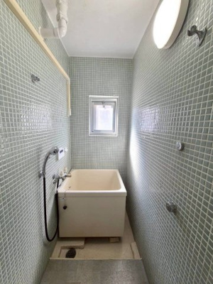 【浴室】 | 星陵台住宅一号棟 | お風呂はかわいらしい浴槽です。ゆったり疲れを癒すことができます。