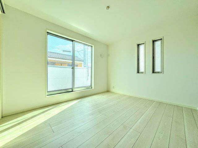 茅ヶ崎市柳島2丁目　新築一戸建の洋室|◆住宅ローンのご相談や周辺環境のご案内も含め、ローンに詳しい、地元に詳しいスタッフがお出迎えさせていただきます。お気軽にご相談ください。