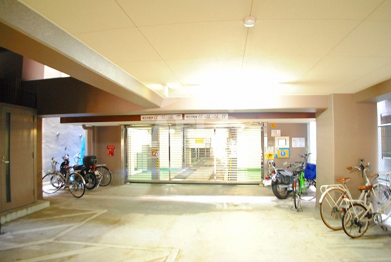 グランテージ感彩の駐車場|グランテージ感彩　大型車・ワンボックス可