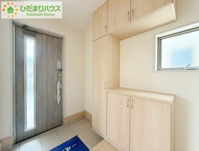 郡山市亀田２丁目第２　新築戸建　3号棟の玄関|玄関がひろいので親子で並んで仲良く靴が履けますね(^^)/