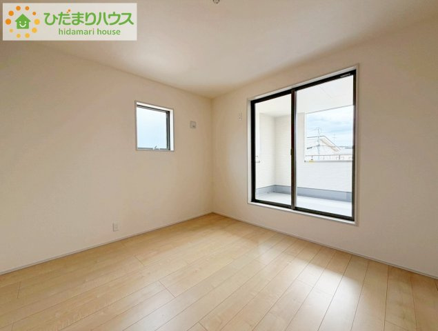 郡山市亀田２丁目第２　新築戸建　3号棟の寝室|広めの主寝室は、ベッドの他にもパソコンデスクやドレッサーなども置けちゃいます(*^-^*)
