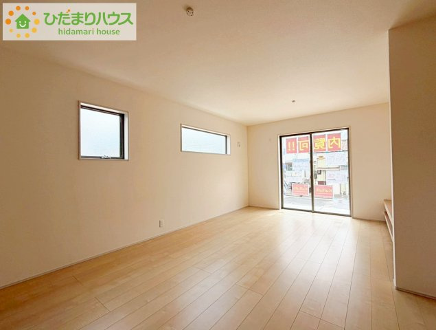 郡山市亀田２丁目第２　新築戸建　3号棟の居間・リビング|お子様が元気に遊べる広々としたリビングです。