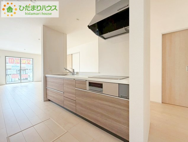 郡山市亀田２丁目第２　新築戸建　3号棟のキッチン|料理をしながらでも、ご家族との会話を楽しめる対面式キッチン