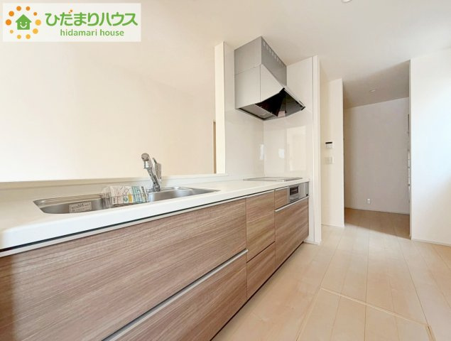 郡山市亀田２丁目第２　新築戸建　3号棟のキッチン|ご家族と会話しながら、お料理だって出来ちゃいます☆彡