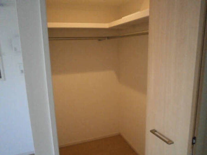 YSC横浜ビルの収納|ウォークインクローゼット♪※同施工別建物