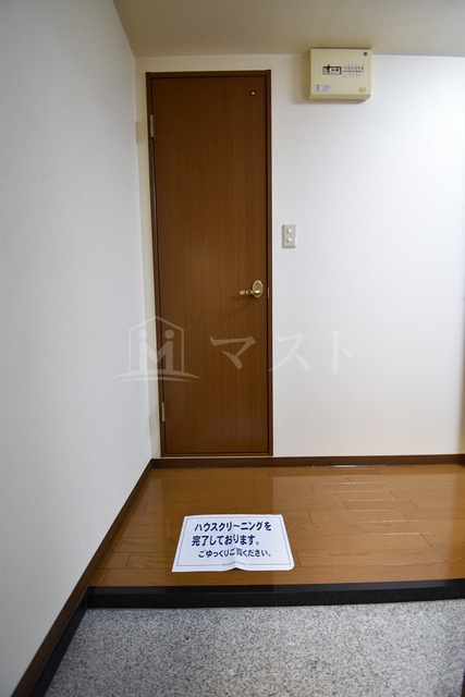 ヒズ・イマージュ北浜の玄関