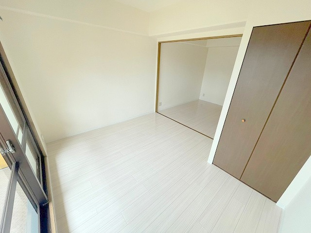 コート淡路の洋室