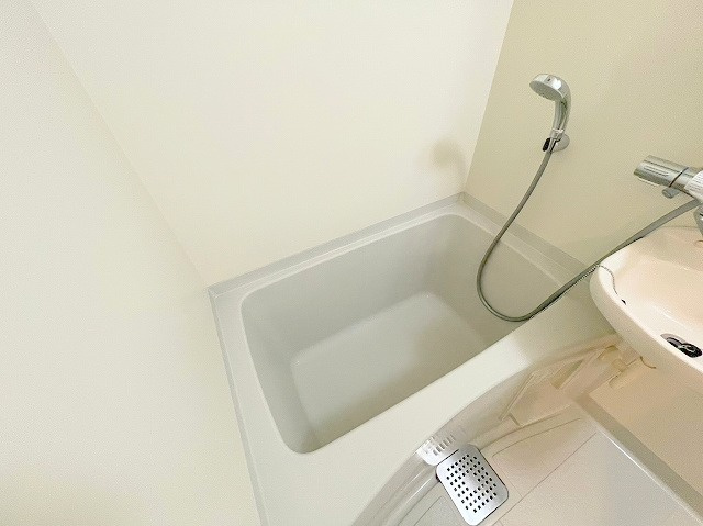 コート淡路の浴室