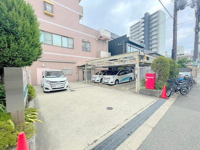 コート淡路の駐車場
