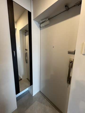 玄関で身なり整えてください！