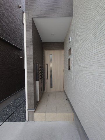 THE NOBLES 諏訪野町Ⅱのエントランス|落ち着いたエントランスです