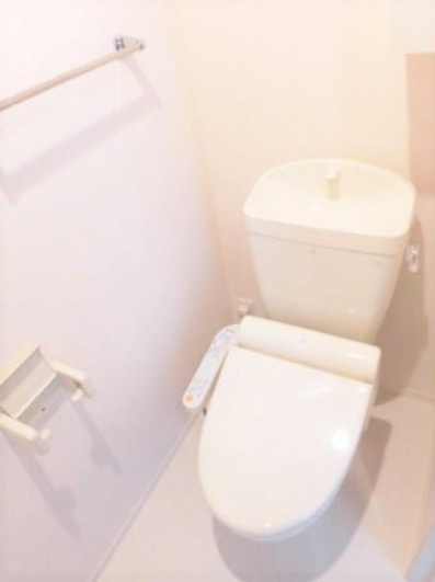 エントラールAのトイレ|ゆったりとした空間のトイレです