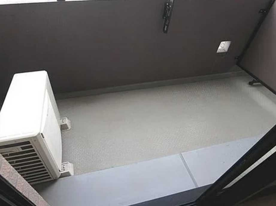 グランド・ガーラ用賀　駐車場あり　バストイレ別　オートロックのバルコニー