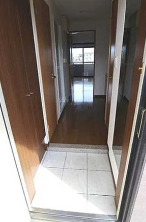 グランド・ガーラ用賀　駐車場あり　バストイレ別　オートロックの玄関