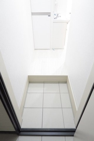 T‘s Cuore三ツ境2※初期費用分割後払いサービス利用可能物件の玄関|同施工会社「T‘s Cuoreシリーズ」イメージ写真です。