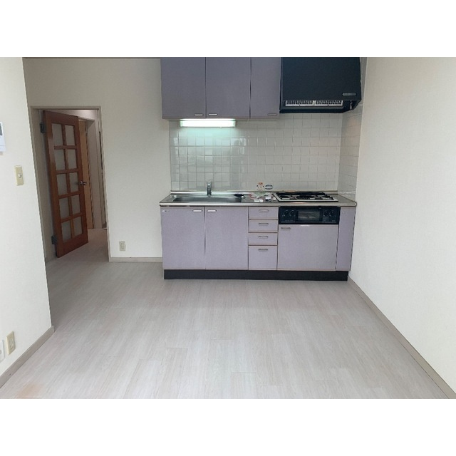 グリーンハイツ島野のキッチン|明るい色調の室内です